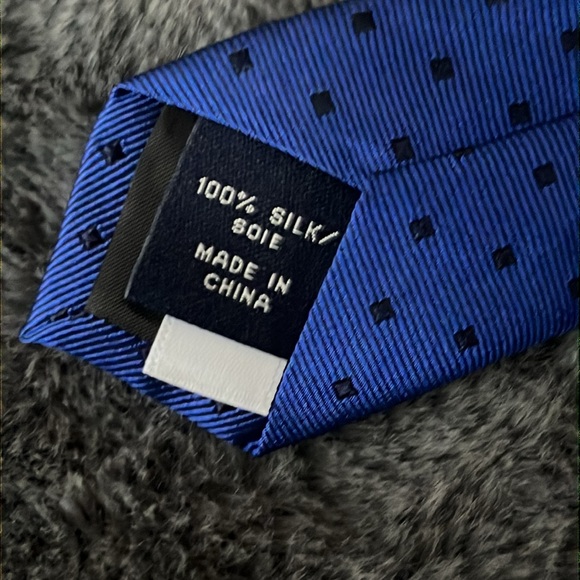EUC Men’s J Crew Royal Blue/Black Dots Silk Tie - Picture 4 of 6